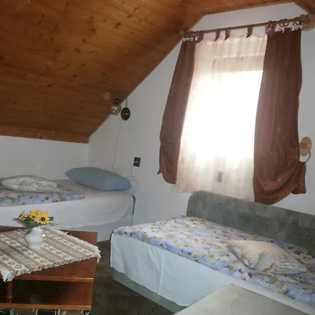 Diofa Nyaralo بيت للعطل Balatonalmádi